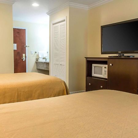 Quality Inn Near Mountain Creek Върнън Екстериор снимка